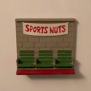5/$25.  Vintage 1980s Sports Nuts 3-D magnet.  See pictures for measurements.